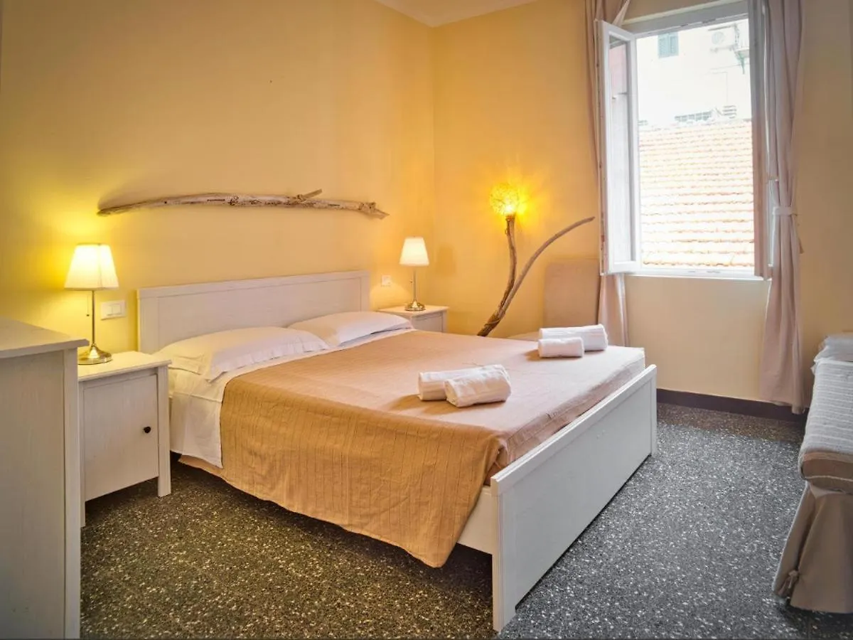 Hotel 2 Passi Dal Mare Finale Ligure Gasthof