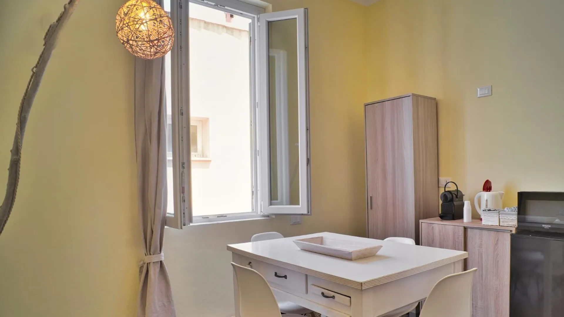 Hotel 2 Passi Dal Mare Finale Ligure Gasthof