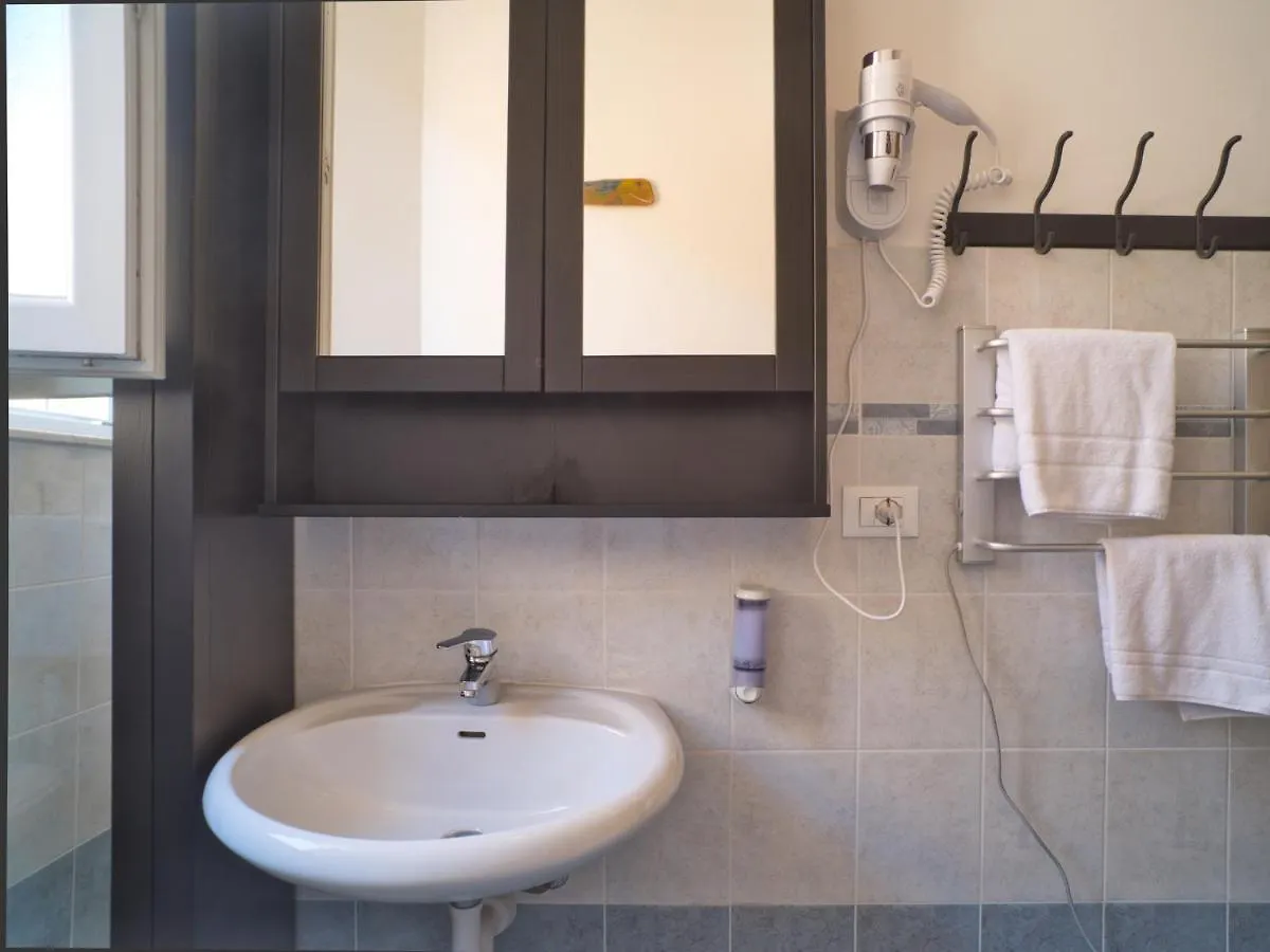 2 Passi Dal Mare Hotel Finale Ligure Guest house