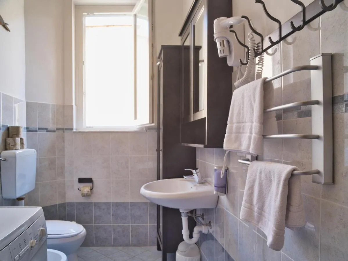 2 Passi Dal Mare Hotell Finale Ligure Italien
